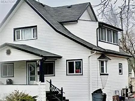1976 BERNARD | 1976 BERNARD, Windsor