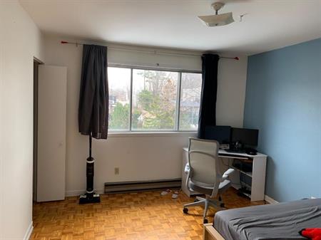 Grand 4 et demie haut Duplex à louer à Laval