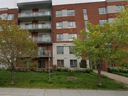2 CH - 1 SDB - Laval - $1,800 /mo