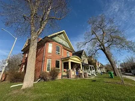 Charming/Renovated 3 Bedroom Second Floor Apartment in Peterborough Avenues | 320 Boswell Avenue, Peterborough