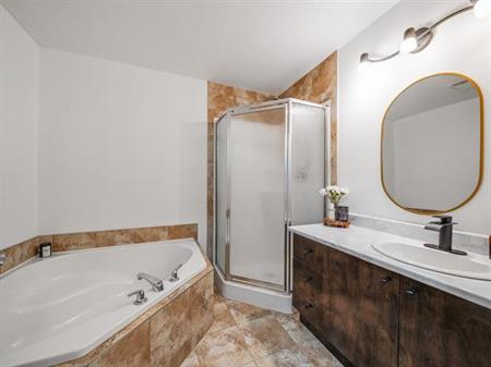 Beau et large appartement a louer a Hull