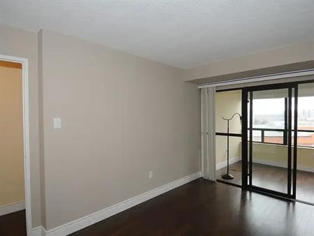 Promenade Towers Gorgeous Condo! | 7420 Bathurst Street, Vaughan