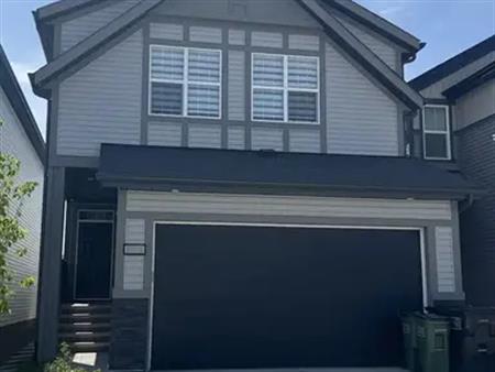 3BR + den + bonus room/2.5BA 2-storey main floor (Secord) – AVAIL NOW | 22921 95a Avenue Northwest, Edmonton