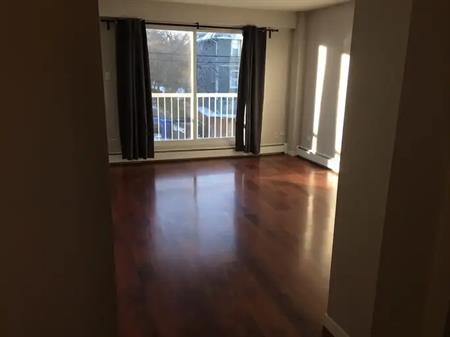 Beautiful Bankview Condo 5 Mins Walk to 17th Ave | 204 - 1502 21 Ave SW, Calgary
