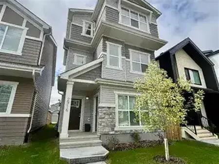 3 Bedroom UPPER UNIT | 2916 Coughlan Green Southwest, Edmonton