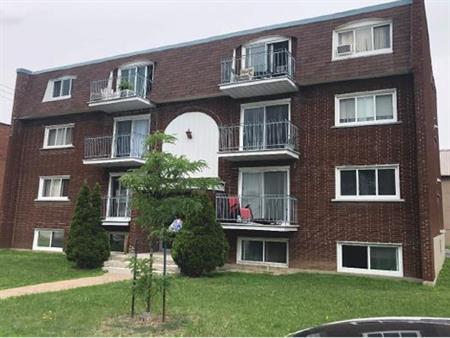 4 1/2 - Longueuil - 1 400 $/mois