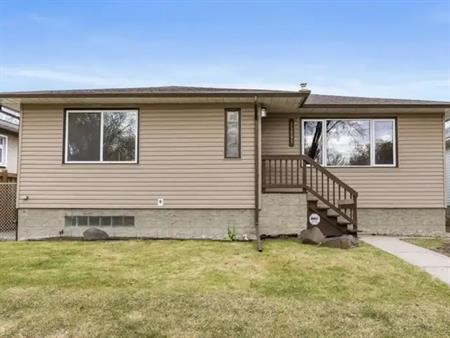 Renovated Main Floor Bungalow in Highlands | Edmonton