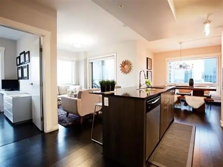 2BD/2BR - Corner Unit - 2 Underground Parking Stalls! | 10226 104 Street Northwest, Edmonton