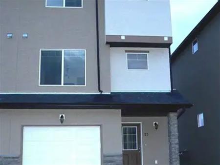 Gorgeous townhouse condo in Cimarron Vista Gardens, Okotoks | 53 Cimarron Vista Gardens, Okotoks