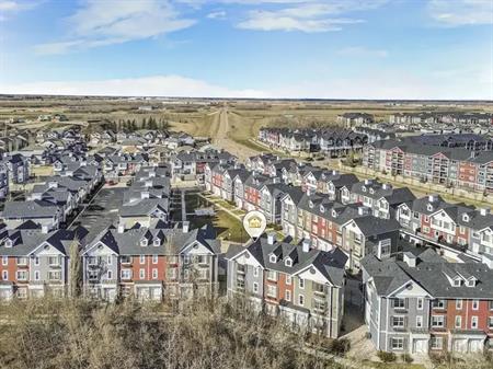 Bright Corner Unit Townhouse on Poplar Lake – Stylish, Private & Move-In Ready! | 39 - 8315 180 Avenue Northwest, Edmonton