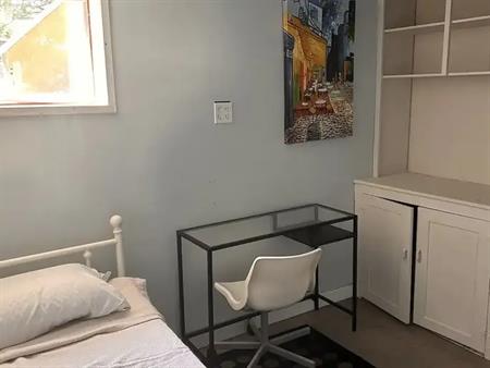 Updated 2 (+ 3rd bedroom den) bedroom home near SAIT/Foothills/U of C | Calgary