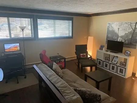 1 bedroom - trendy Oliver District | 5 - 12304 103 Avenue Northwest, Edmonton