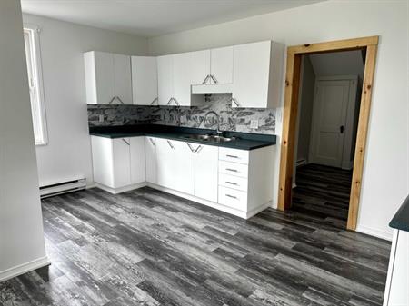 logement 4 1/2 + sous sol non fini secteur Buckingham