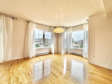 Condo appartement à louer 4 1/2 avec électros - Nouveau Saint-Laurent