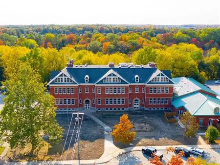 Grand 3-bedroom penthouse suite at the historic Oxford Estates | 83 Rolph Street, Tillsonburg
