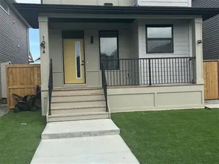 COZY 3BEDROOMS WITH A LARGE BONUS ROOM AND AN OFFICE AND FULLY AIR CONDITIONED | 1094 Copperfield Boulevard Southeast, Calgar