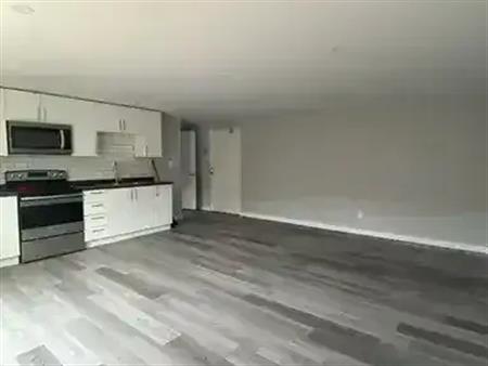 Renovated 1 bedroom apartment | 429 Fourth Street East, Cornwall