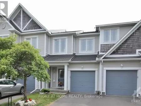 344 HILLSBORO PRIVATE | 344 HILLSBORO PRIVATE, Ottawa