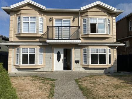 Large 1 bed 1 den  ground unit for rent near Metrotown | forrest st Boundary Road, Burnaby