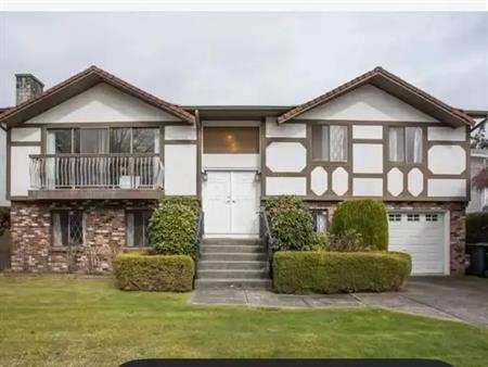 Upper floor 3 bed 2 bath near South Richmond Saunders | 8491 Rideau Drive, Richmond