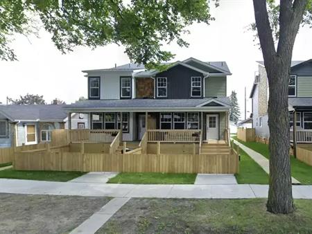 Modern Duplex Living in Historic Highlands – 4 Bed Upper & 3 Bed Basement Units | SF202 | 11211 51 Street Northwest, Edmonton