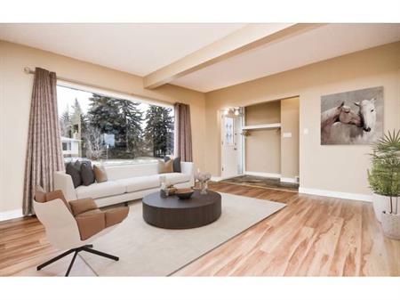 Main Floor 1.5 Bath DOUBLE GARAGE. S/M/L PETS OK. Fenced Yard. | 7416 86 Ave NW, Edmonton