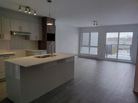 Angèle-Chartrand LAVAL – Spacieux 4 ½ moderne à louer - 2 SDB | 2 050 $/mois