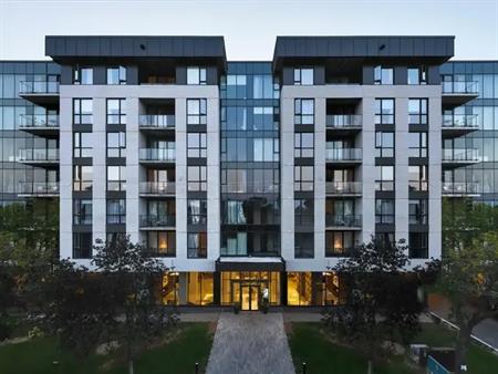 Carlyle | 815 Avenue Plymouth, Mont-Royal