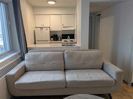 Bright 3 ½ – 5 Min Walk Metro Acadie – $