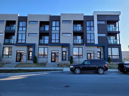 Condo à Louer 2 Chambres