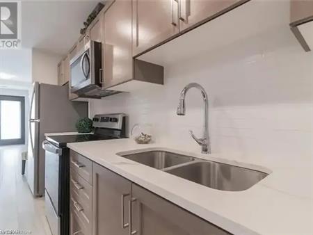 5 WAKE ROBIN Drive Unit# 108 | 5 WAKE ROBIN Drive Unit# 108, Kitchener
