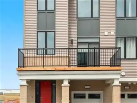 326 PARALLAX PRIVATE | 326 PARALLAX PRIVATE, Ottawa
