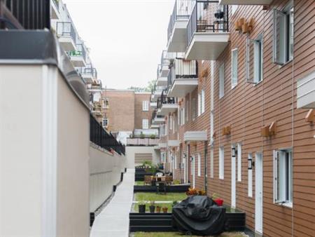 4.5 À ST-SAUVEUR - MODERNE