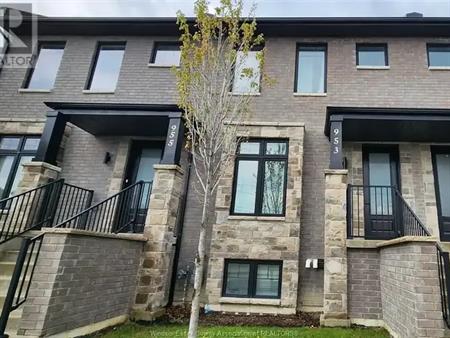 953 WALKER ROAD | 953 WALKER ROAD, Windsor
