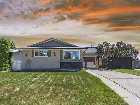 Corner Lot Bungalow 3 bed + 1.5 bath Main Floor with CarPort in Acadia SE | 9832 3 Street Southeast, Calgary
