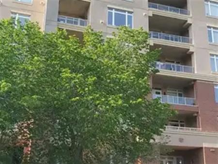1 Bedroom Corner Apartment with Golf Course Views. Close to C-Train and Downtown | 3307 - 24 Hemlock Crescent SW, Calgary