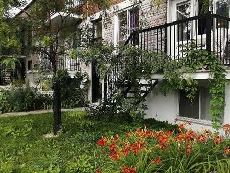 4 et demi haut de duplex proche du metro Cadillac Montreal
