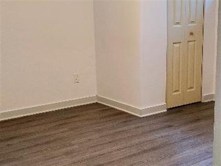 A Louer à Lasalle Beau 4 1/2 Sous/sol, Entièrement Rénové, Electros inclus. 1er Juillet