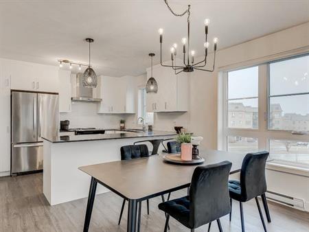 Appartement à louer DERNIER ÉTAGE! À 5 minutes de Montréal par le pont A25
