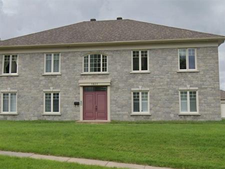 LOGEMENT (4 1/2) À LOUER AVEC GARAGE SECTEUR SHAWINIGAN NORD