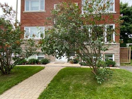 Boucherville, 3 1/2 semi meublé, près du Vieux.