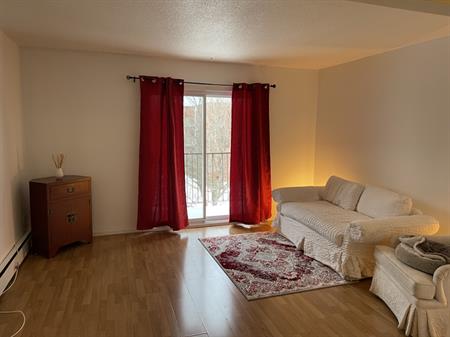4½ à 1025$/mois, Eau Chaude Et Chauffage