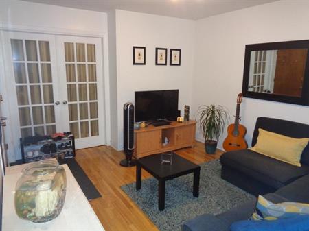 Beau 4 ½ situé à Anjou, dans un immeuble très calme et bien entretenu
