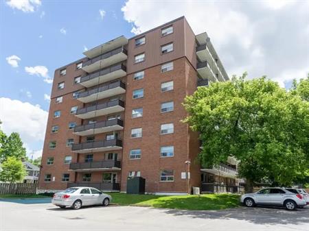 Mapleview Manor | 125 College Ave. S., Sarnia