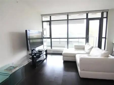 HUGE 1,094 sf 2 Bed (+Den) & 2 Bath at Tapestry, at Heather St. & Broadway! | 2851 Heather Street, Vancouver