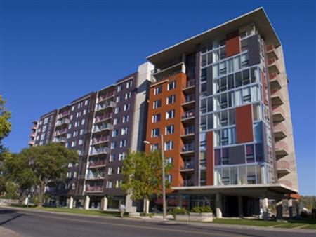 Condo 5 1/2 Insonorisé Et Stationnement