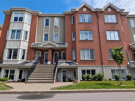 Condo 4 1/2 à Louer