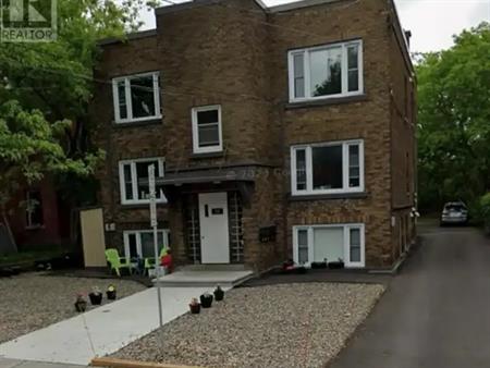4 - 131 HAWTHORNE AVENUE | 4 - 131 HAWTHORNE AVENUE, Ottawa