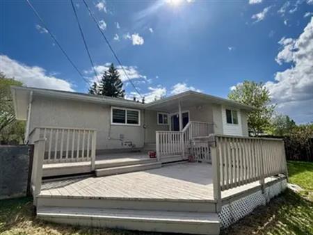 BEAUTIFUL HOME IN MATURE NEIGHBOURHOOD | 12 Privet Court, Sherwood Park