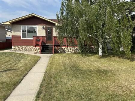 Quiet, cozy house located in Bowness mins from the park | 8719 36 Avenue Northwest, Calgary